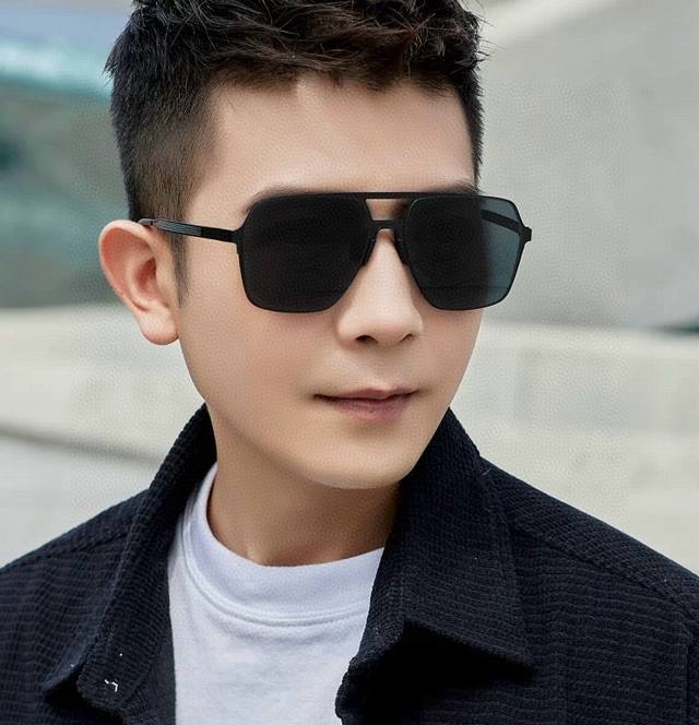 P120 Gucci 男款炫彩飞行员偏光太阳镜 材质：高清尼龙加厚卡槽高清偏光镜片 无边框镜架颜型号：G4380