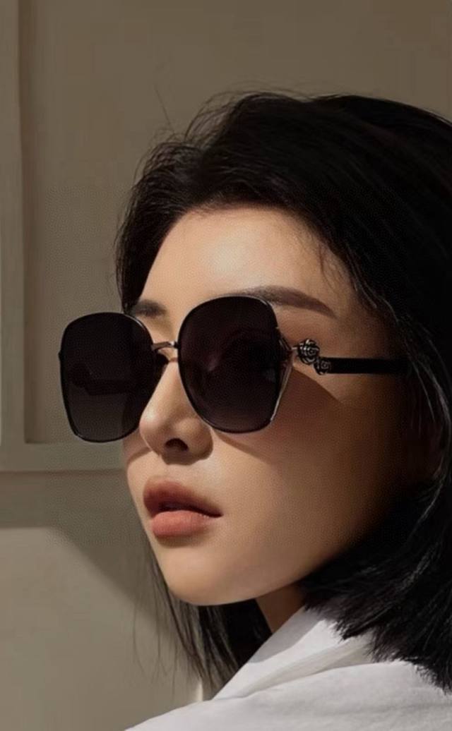 P90 Chanel 香奈儿 2025新款山茶花潮流爆款 时尚圆框高清偏光太阳镜 佩戴舒适 网红潮款墨镜 型号：Ch6638