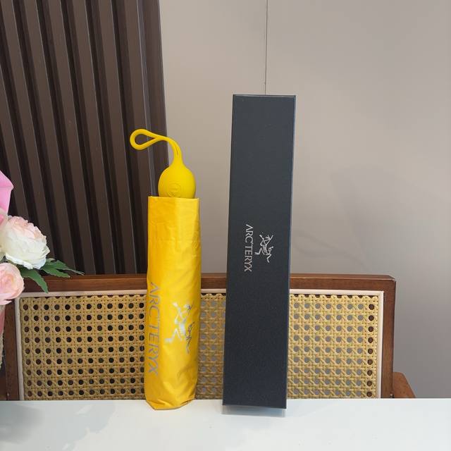 70 Arcteryx 始祖鸟 三折自动折叠晴雨伞 新涂层技术深色伞面 拥有令人惊喜的遮光效果！3色