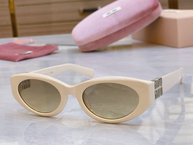 P180， Miu Mi* 缪缪新款太阳镜， Model:Smu 109Av，Size：53口21-140