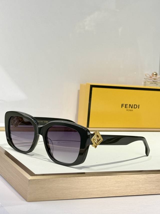 P180Fendi Mod：Fe40138I Size：54口19-140 0310140
