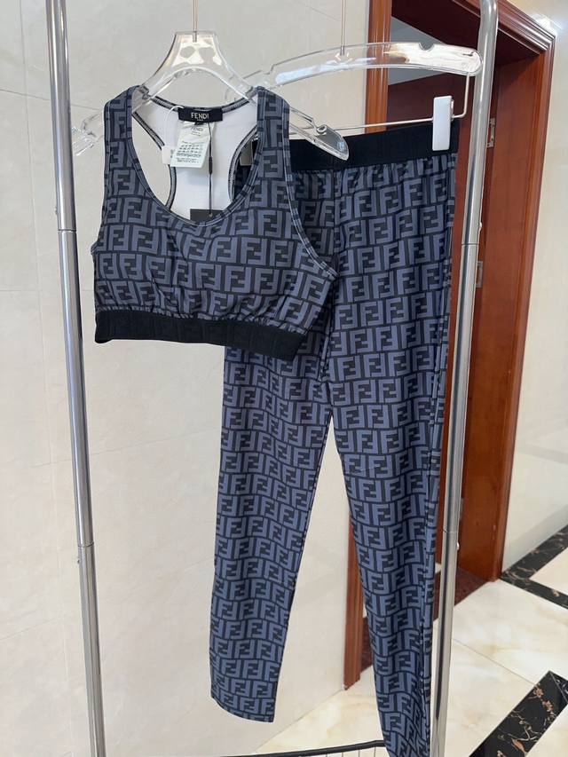 100 芬迪新款高弹力健身瑜伽服运动套装~Logo织带拼接露肚脐小背心+修身提臀显瘦打底裤，Sml