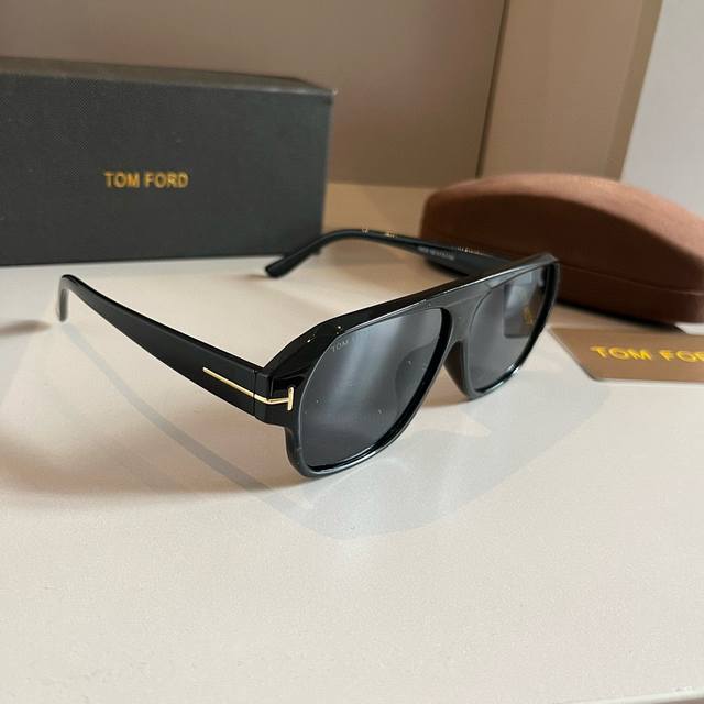 90￥P Tomford汤姆福特 男女通用 时尚潮流 独具工艺 太阳镜