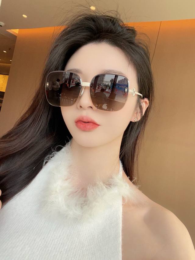 80高清香奈儿尼龙偏光太阳镜 2025新款！新款出货！新款出货！ 型号：7501 描述：女士高清加厚偏光太阳镜 高品质金属Tr-90镜框 时尚百搭！新款出货！