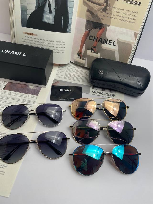 100 香奈儿Chanel新款到高级电镀金属框制作复古潮流风！炫丽彩膜实物美极了拼接设计！奢华高端款 市场上最高品质 限量版速订。编号：9807