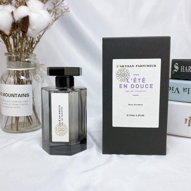 高品质/120 阿蒂仙夏夜清风淡香水100Ml 香调：木质花香调 前调：橙花麝香玫瑰青草 中调：椴树花干草 尾调：木质香