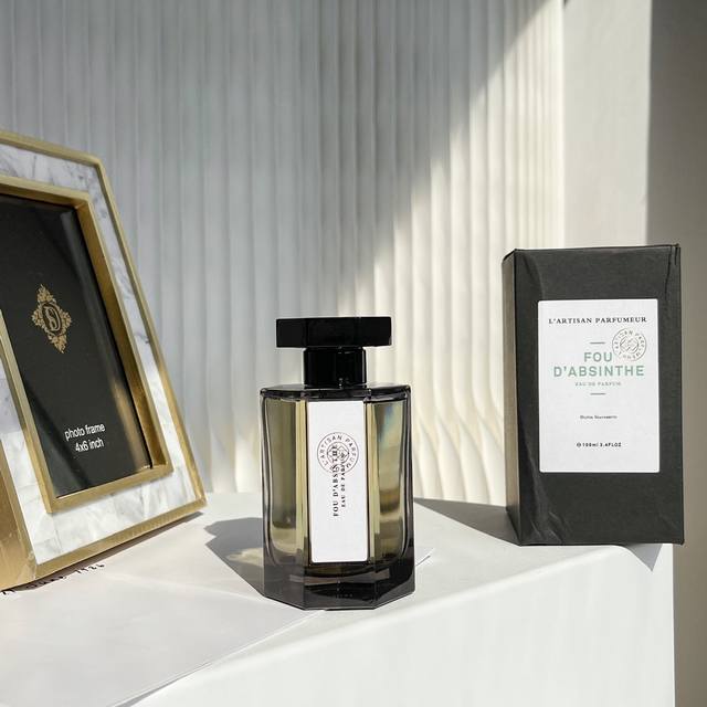 高品质/120 阿蒂仙白标狂恋苦艾淡香水100Ml 阿蒂仙之香L’ Artisan Parfumeur 狂恋苦艾 如果让你选择此后伴你一生的恋人，你会选灵魂最契