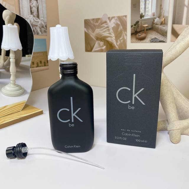 高品质/110 卡尔文克雷恩黑色Ck One 中性淡香水100Ml 这是一款让人感到亲切的香水，只需要你靠近它，全身上下洒满它，你也会像一杯绿茶一般清新溢。