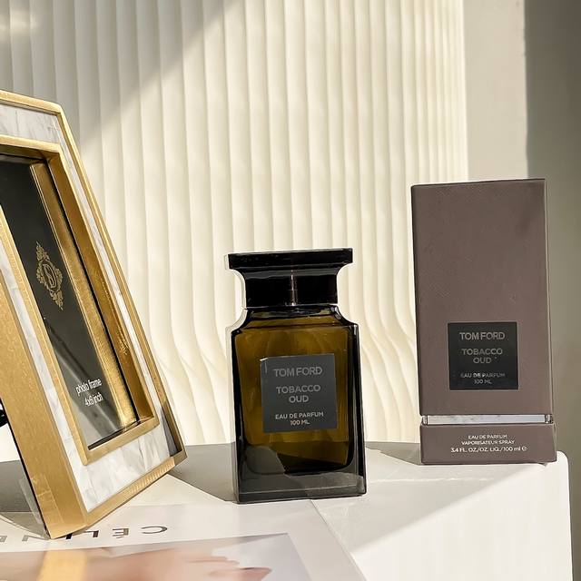 高品质/120 tf烟草乌木浓香水100Ml 让人上瘾性感高级男士香水 品名：烟草乌木（烟蕴乌木） 香调：辛辣木质调 前调：威士忌 中调：肉桂芫荽辛香料 后调：