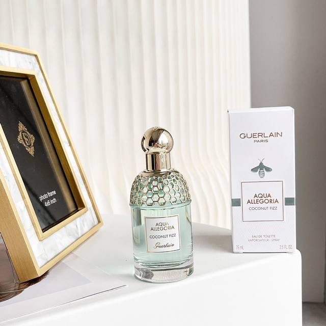 高品质/130 娇兰花草水语阳光椰香淡香水75Ml 娇兰花草水语阳光椰香，花草水语淡香水娇兰品牌的首款清新香氛系列。第一次闻到这么浓烈椰子味甜而不腻的香水，淡淡