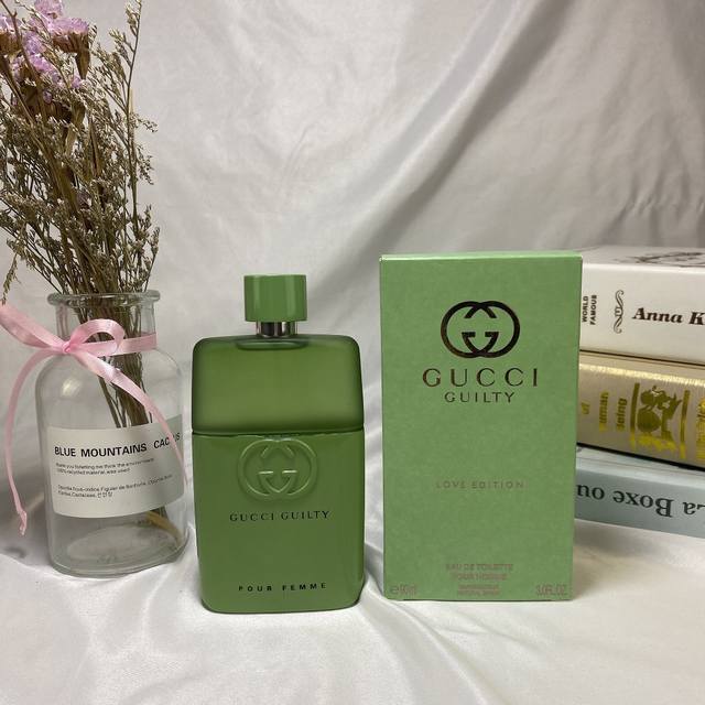 高品质/120 古驰罪爱限量版草绿男士淡香水90Ml 男香采用了草绿色瓶，属于辛辣芳香型 前调：金橘，桔子，粉红胡椒; 中调：薰衣草，天竺葵和迷迭香; 基料：广