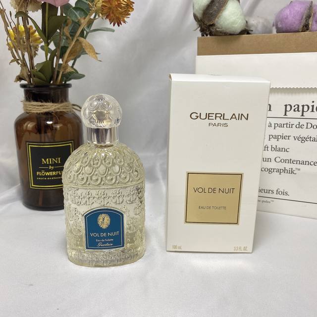 高品质/140 娇兰午夜飞行女士淡香水100Ml 前调：橙子 橙花 白松香 橘子 香柠檬 水仙花 柠檬 中调：醛 鸢尾花 水仙花 香草 紫罗兰 康乃馨 茉莉 玫
