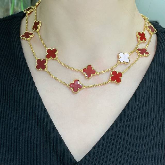 p740新品推荐 vca 红玛瑙20花四叶草项链 cleef&Arpels 四叶草 此系列设计灵动，线条流畅，易于佩戴。展现无限搭配的可能，为每一位女性的生活带