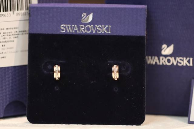 p100爱在七夕、礼物专场 swarovski 玫瑰金满钻环环相扣耳环 如图全套精美包装都 自家实拍细节参考、所见即所