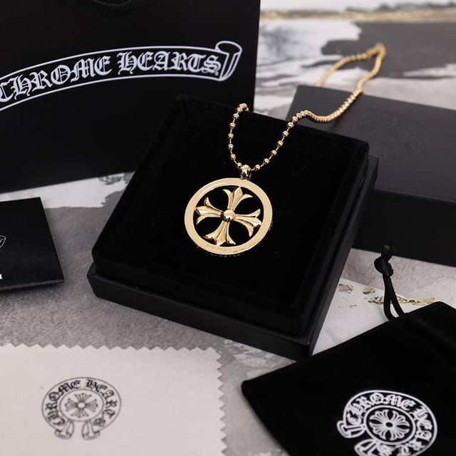 120Chrome Hearts 雪梨同款十字架项链 无敌百搭的一款项链 上身超赞！！男女同款轻松驾驭 最正的十字架版本 925银镀22K金 多层真空电镀 镶嵌