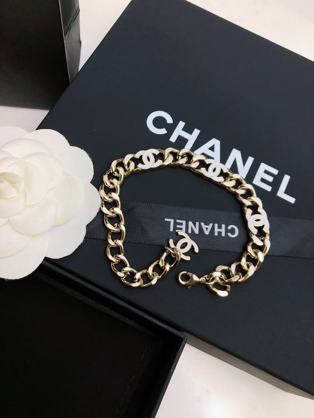 项链批80手链批70 新款 小香 Chanel 香奈儿 项链，手链 时尚百搭 超美1:1精致做工 跟正品一样制作 美丽的东西不需要华丽的背景 随便拍拍就超美 华