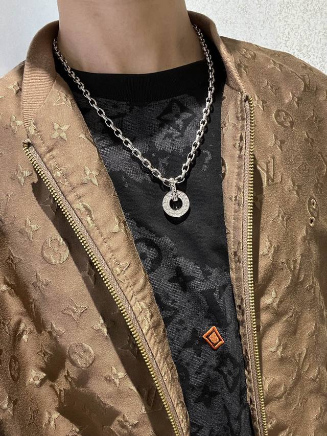 批160。宝格丽项链V金材质。Bvlgari宝格丽 Divas‘ Dream 系列 品相完美，细节无敌，那种独特的色泽完全无可挑剔，再缀以经典指环外形设计，简约