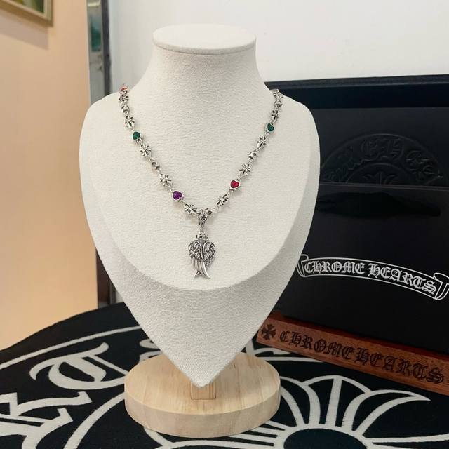 批150 新款【专柜品质】Chrome Hearts克罗心镶钻十字花翅膀项链，凹凸造型不同的花纹设计风格呈现出与众不同 十字架童军花是克罗心的标志 所以更经久不