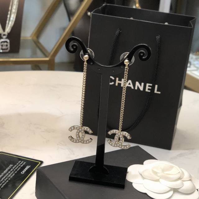 批70【Chanel香奈儿】耳钉 小香珍珠双面流苏耳钉耳环热销款 市面最高版本！专柜1:1款式开模 专柜原版同925纯银 针！双面都是小香经典Logo双面镶珍珠