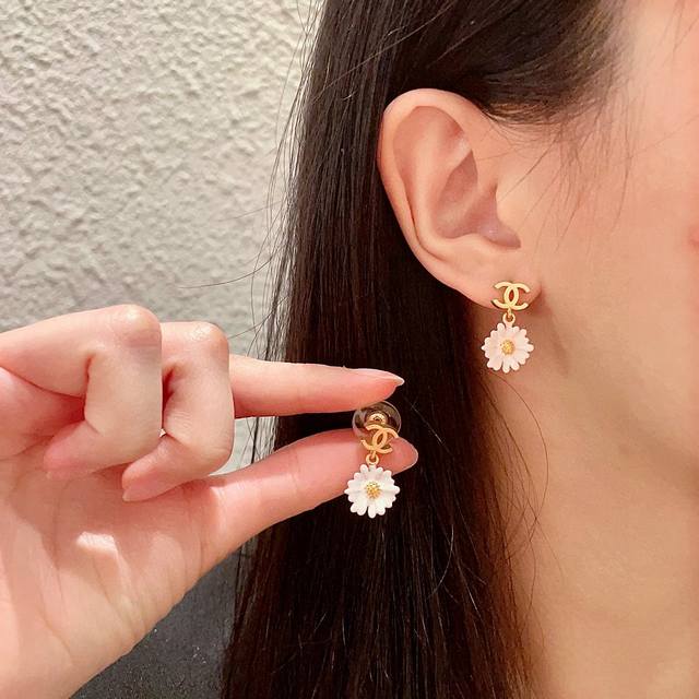 p100 香奈儿山茶花双C耳环