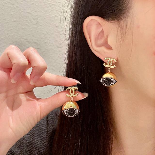 p110 香奈儿双C耳环