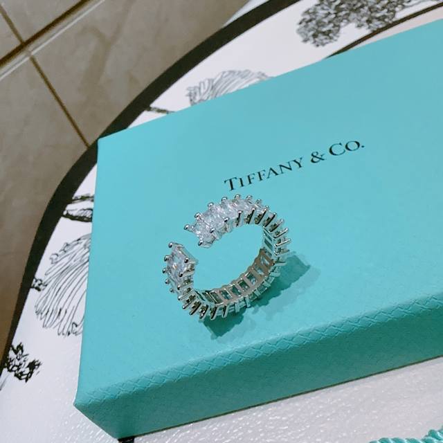p80 Tiffany 蒂芙尼戒指 简约大气百搭 潮流单品 全新升级版 开口戒指（可调节）V金镀铂金层 非常不错的款式推荐这款 搭配设计多元素每一层设计每款都是
