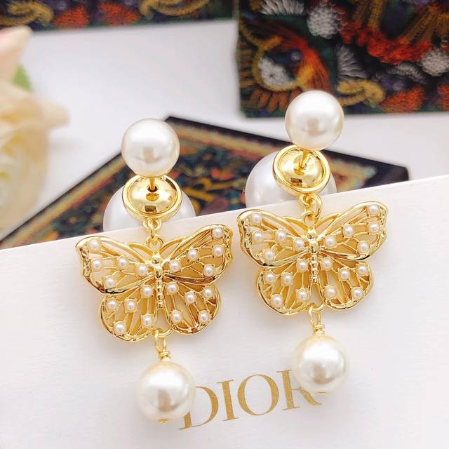 p70编号Ded0479 【Dio*最新款蝴蝶耳钉】一致Zp黄铜材质