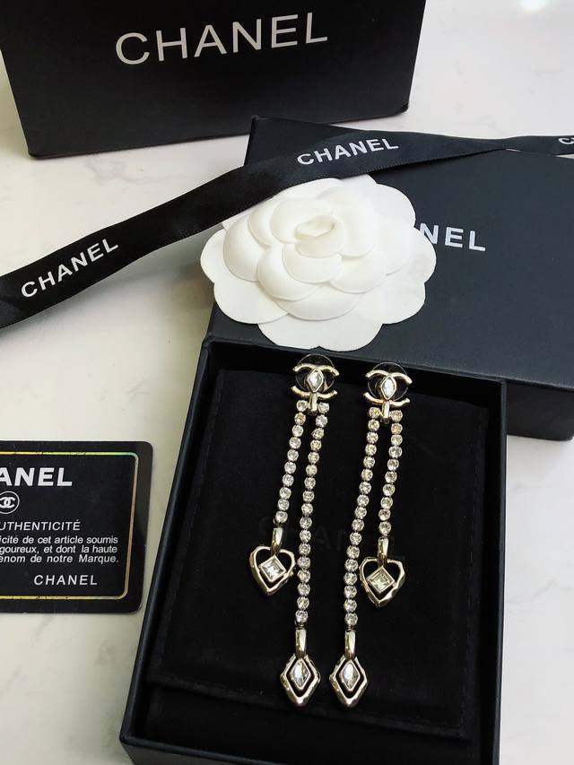 p80 【Chanel香奈儿】耳钉 小香珍珠耳环热销款 市面最高版本！专柜1:1款式开模 专柜原版、香奈儿耳钉女神必备 超级显脸瘦[爱心]