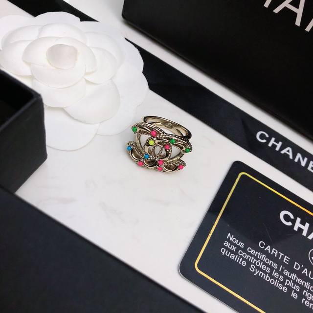 p60 Chanel 香奈儿 经典双C戒指原版复刻Logo 小香家的款式真心无需多介绍每一款都超好看，精致大方，非常显气质。码数：678号