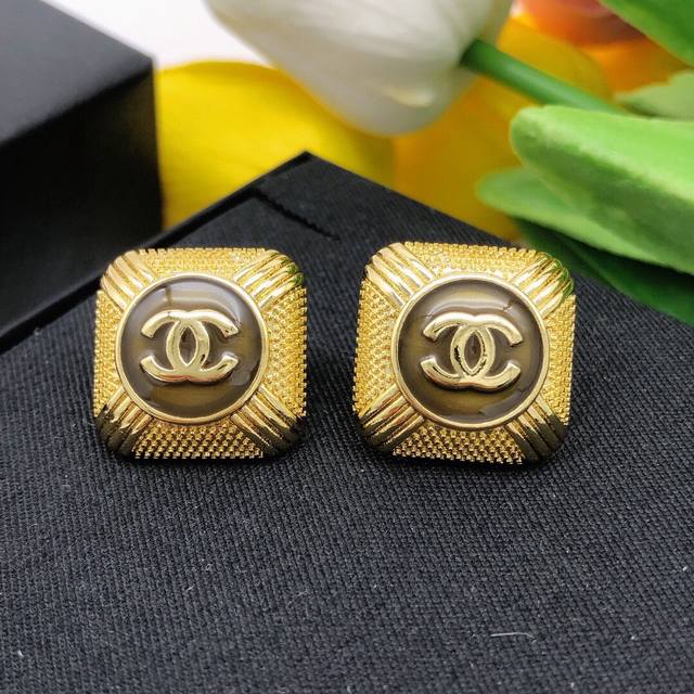 p60编号Xed0618 c复古质感金属， 造型中古方形耳钉 Vintage 风经典 大金属质感造型设计别致好看 潮流时尚 优雅高贵