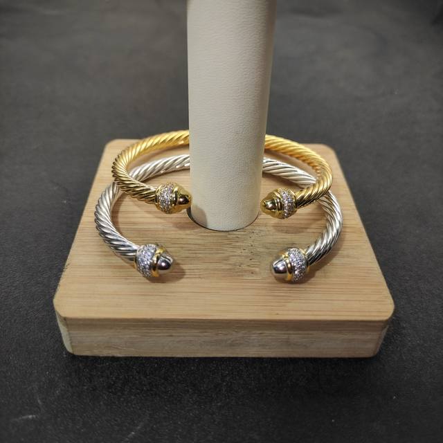 170上新 David Yurman 5Mm满钻圆头手镯。有分色和金色两款。建议适合佩戴的手围16-20