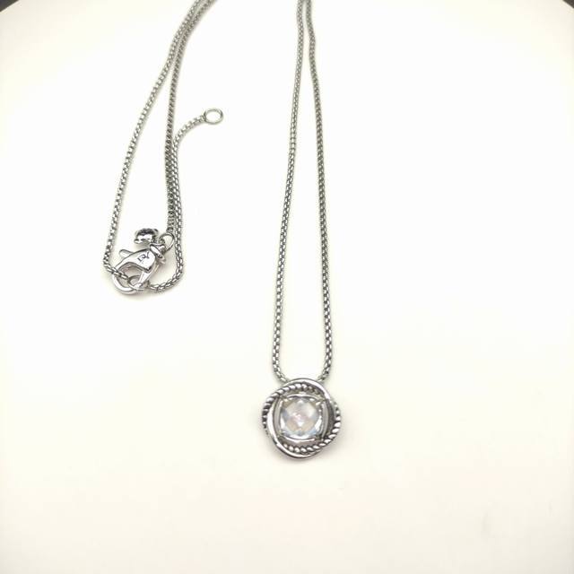160David Yurman 主石7Mm纽线四方钻项链白钻。链条粗1.5Mm，长度45+5Cm延迟链