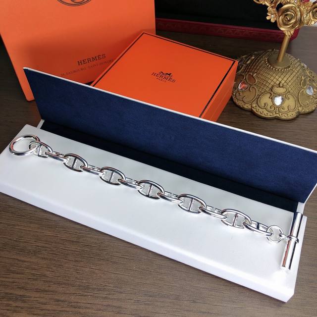 p290超大 材质白铜银～ 尺寸长24Cm（因为手链超大相应的长度会增加，适合手腕16～18尺寸） 夸张重金属风格～ zp日本专柜模版 生产难度极大