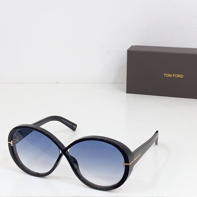 p190 Tomford mod: Ft1116 size: 64-12-135 宽大圆形镜框搭配标志性的无限设计和悬浮镜片 金属“”装饰和金属“”标志丰富了风