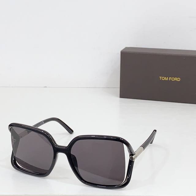 p200 Tomford mod:Ft1089 solange size:60-17-120 tf家别致的框型设计 镜腿上有闪亮的金属 T 标志