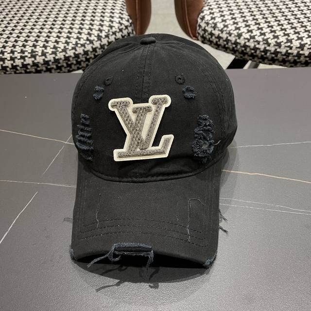 p70路易威登棒球帽 Louisvuitton新款破洞高端大气，百搭款男女通用！跑量！
