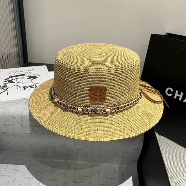 110￥ ＬＯＥＷＥ罗意威新款平顶礼帽，头围57Cm