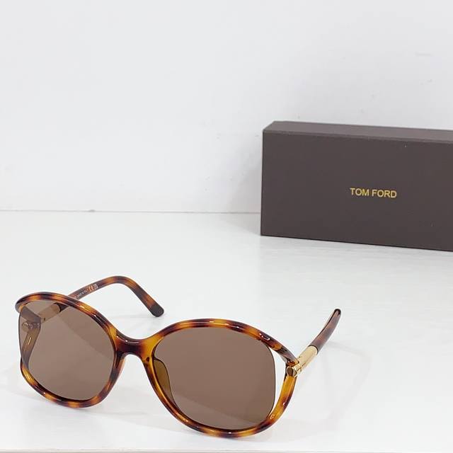 P200 Tomford mod: Melody Ft1090 size:59-18-120 tf家别致的8字框型 镂空设计 镜腿上有闪亮的金属标志 15021