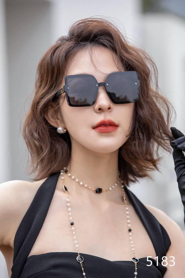 90Gucci【偏光系列】 2025新款偏光太阳镜 款式多 。 经典的方框设计，不挑脸型，无论搭配大衣还是连衣裙都非常显气质 偏光镜片预防紫外线配5183
