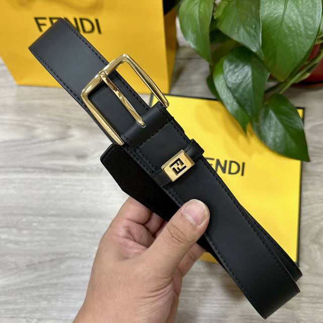 特P190 Fendl （芬迪）宽35Mm，原单进口双面头层牛皮，搭配原版针扣，完美的手感.油边 。出众的细节，高清实拍，货真价实，品质保证。