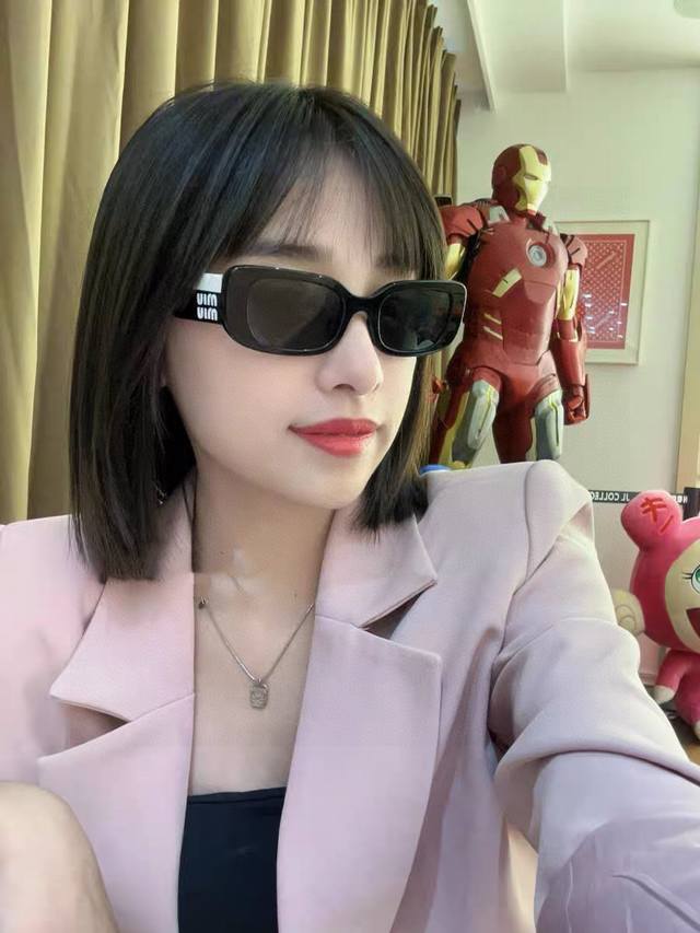 p100 Miu Miu/缪缪 2025新款太阳镜长方形女时尚墨镜个性眼镜双色搭配 Mu 08Ys