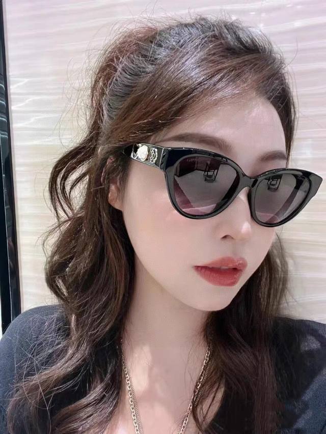 p100 Chanel香奈儿 新款 猫眼复古太阳镜女夏防晒珍珠山茶花爱心大框墨镜 防紫外线强光高级感 女士爆款