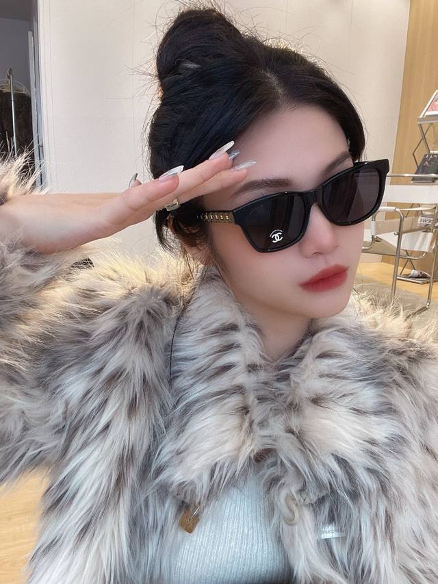 p100 Chanel香奈儿 新款菱格Logo墨镜 太阳眼镜男女通用 Ch5484