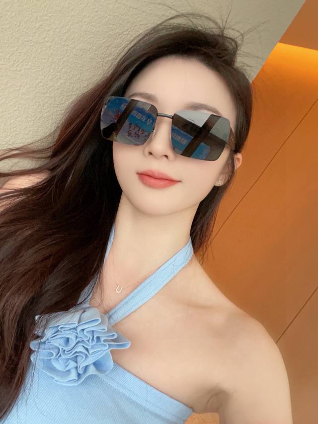 80高清香奈儿尼龙偏光太阳镜 2025新款！新款出货！新款出货！ 型号：3307 描述：女士高清加厚偏光太阳镜 高品质金属Tr-90镜框 时尚百搭！新款出货！