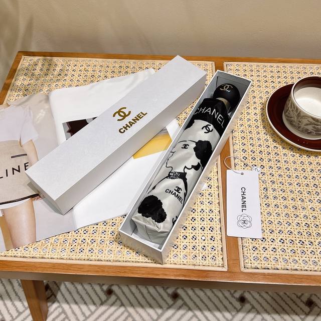 p70 Chanel（香奈儿）Coco香奈儿小姐 经典的香奈儿茶花与Logo 完美的搭配 深入人心 只为懂她的人呈现！这款集合香奈儿灵魂Logo为一体的设计风格