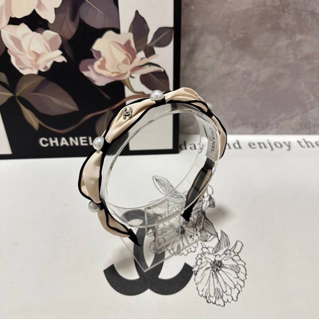 特P60 配专柜包装 chanel（香奈儿）爆款发箍 减龄少女百搭不过时 超好看的发箍 各大网红争先戴上 怎么都拍不出他的美 实物超仙