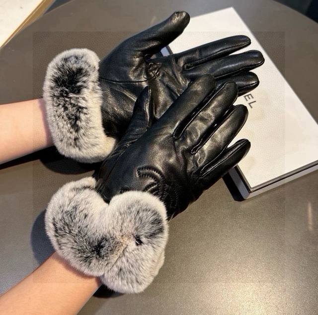 批110 chanel 香奈儿2024秋冬懒兔毛羊皮手套值得对比同款不同品质，秒杀市场差产品，进口一级羊皮懒兔毛内里加绒 经典不过时款.喜欢可以入手了，这种品质