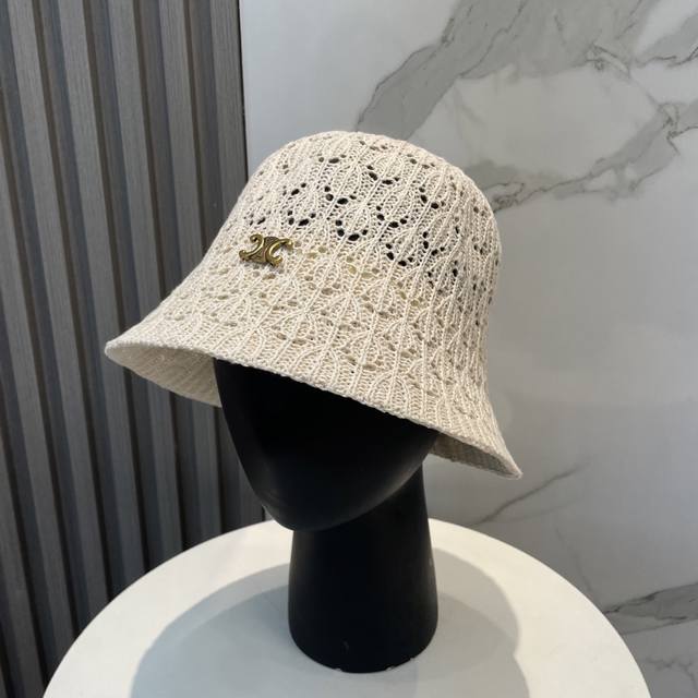 p50 赛琳 新款针织盆帽，高密度制作，一顶超级有品位的针织帽了~出街首选！帽型超美腻颜色妥妥，轻便携带！小仙女人手必备 头围57Cm