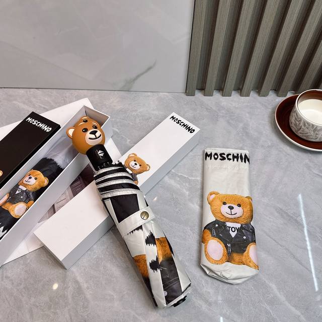 p70 莫斯奇诺 Moschino三折防晒睛雨伞 2580夏季新款 全自动折叠晴雨伞 内里黑色涂层防晒有效阻隔紫外线99%，Upf>50 所以能起到伞下体感降温