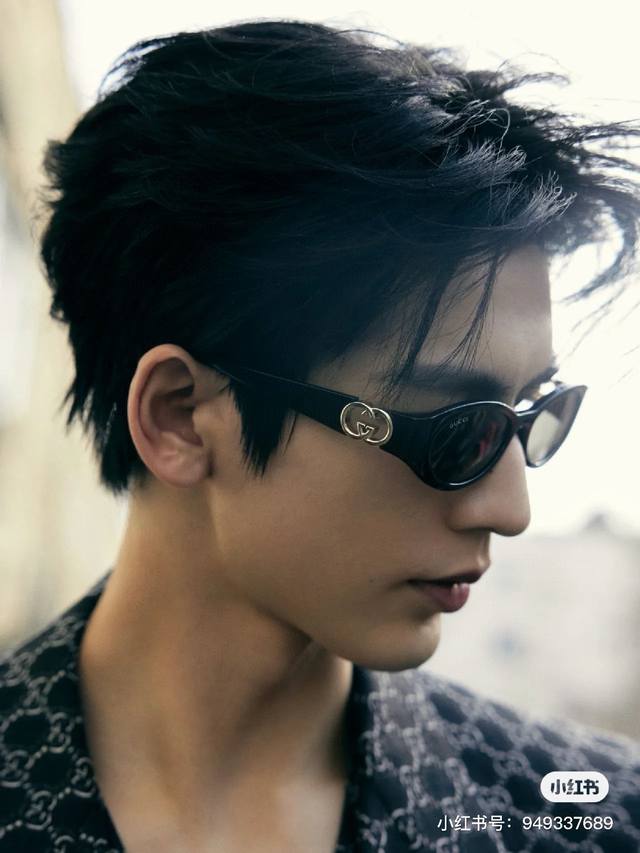 100￥Gucci太阳墨镜 夏天来了，太阳镜每日出门必备 但是小脸女生的戴别的总觉得脸都被遮完了 大可试试 Gucci这一款喏 gucci Gg1662Sa 扁